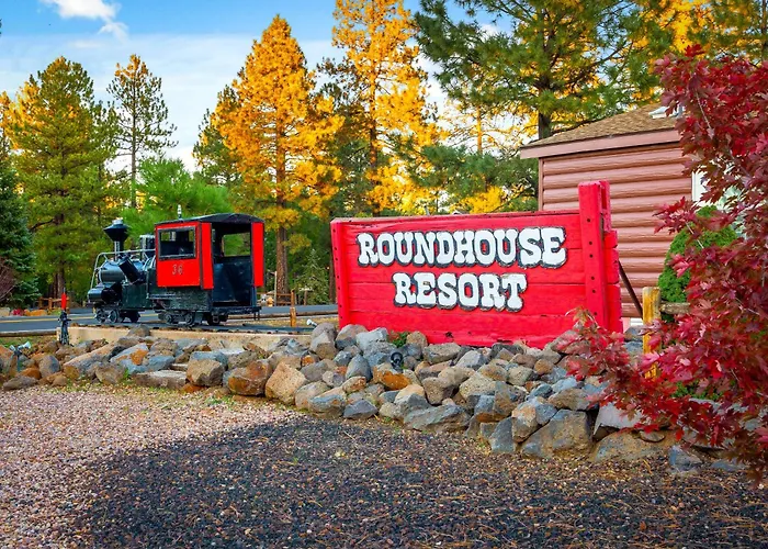 Pine-lodge By Roundhouse And
